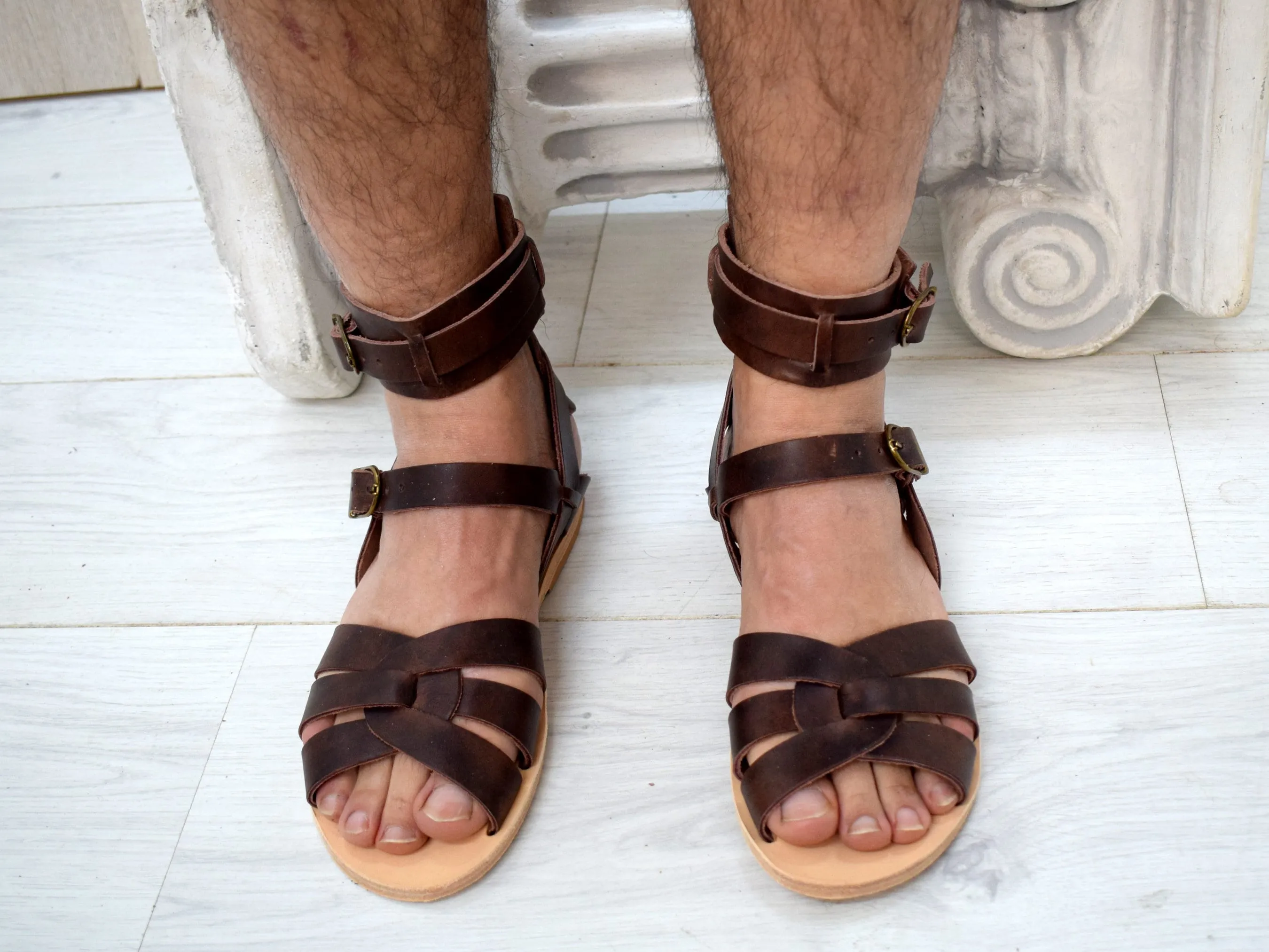 Brown Men sandals with High Quality Genuine Leather and Free expedited shipping.
