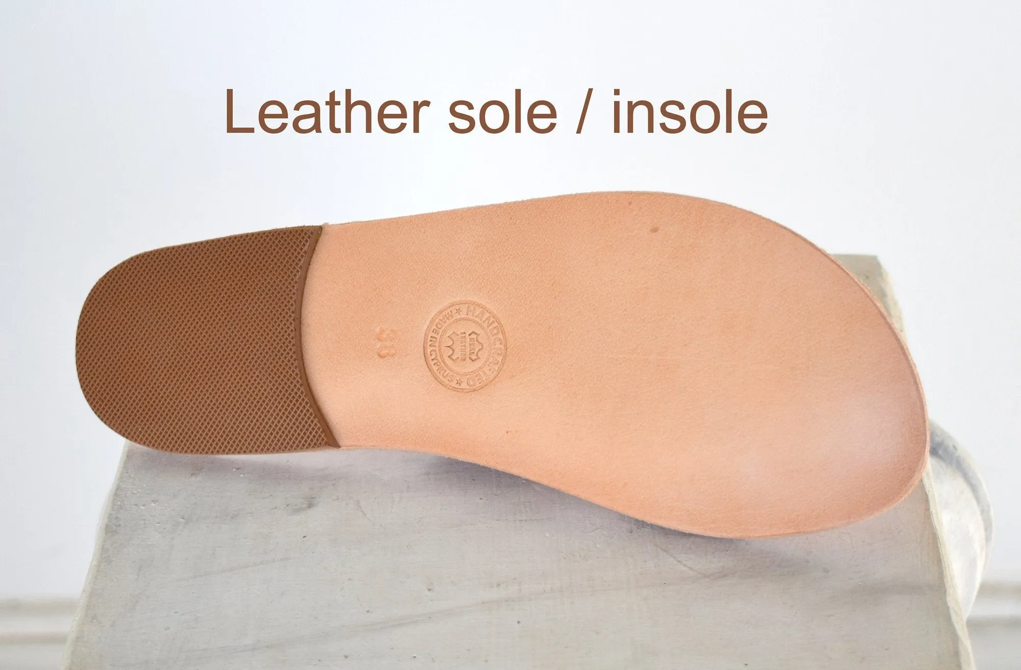 Brown Men sandals with High Quality Genuine Leather and Free expedited shipping.