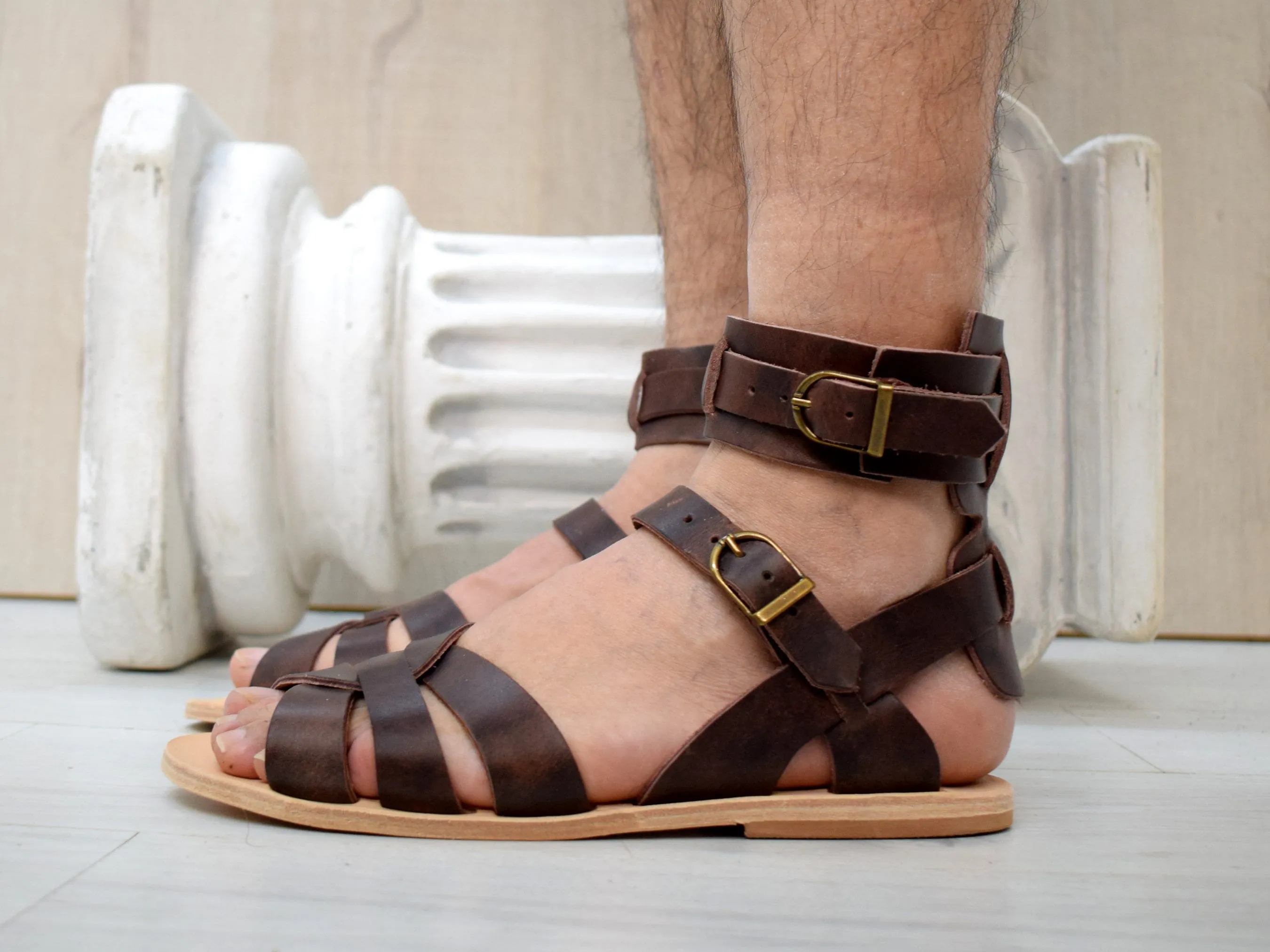 Brown Men sandals with High Quality Genuine Leather and Free expedited shipping.