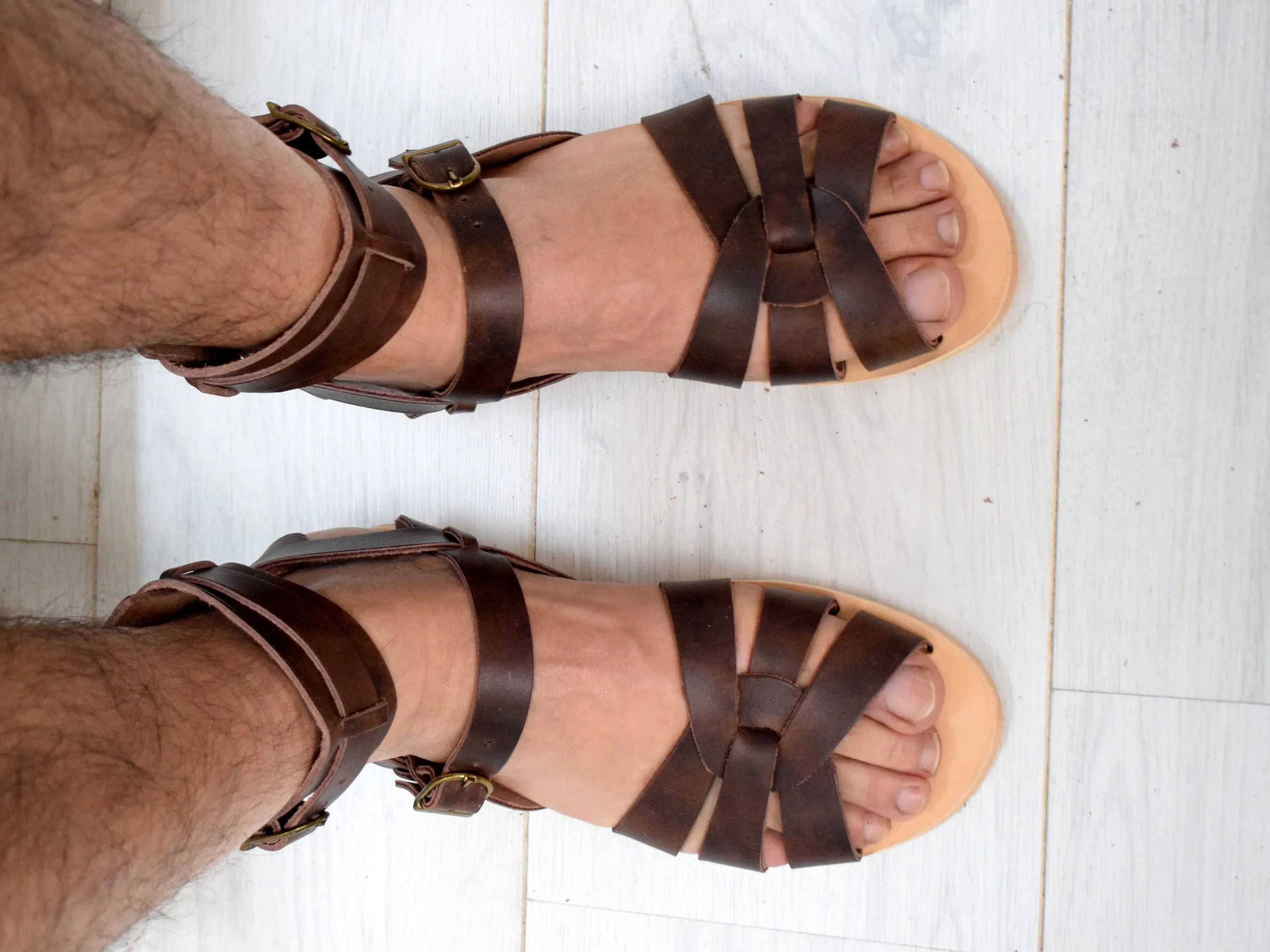 Brown Men sandals with High Quality Genuine Leather and Free expedited shipping.