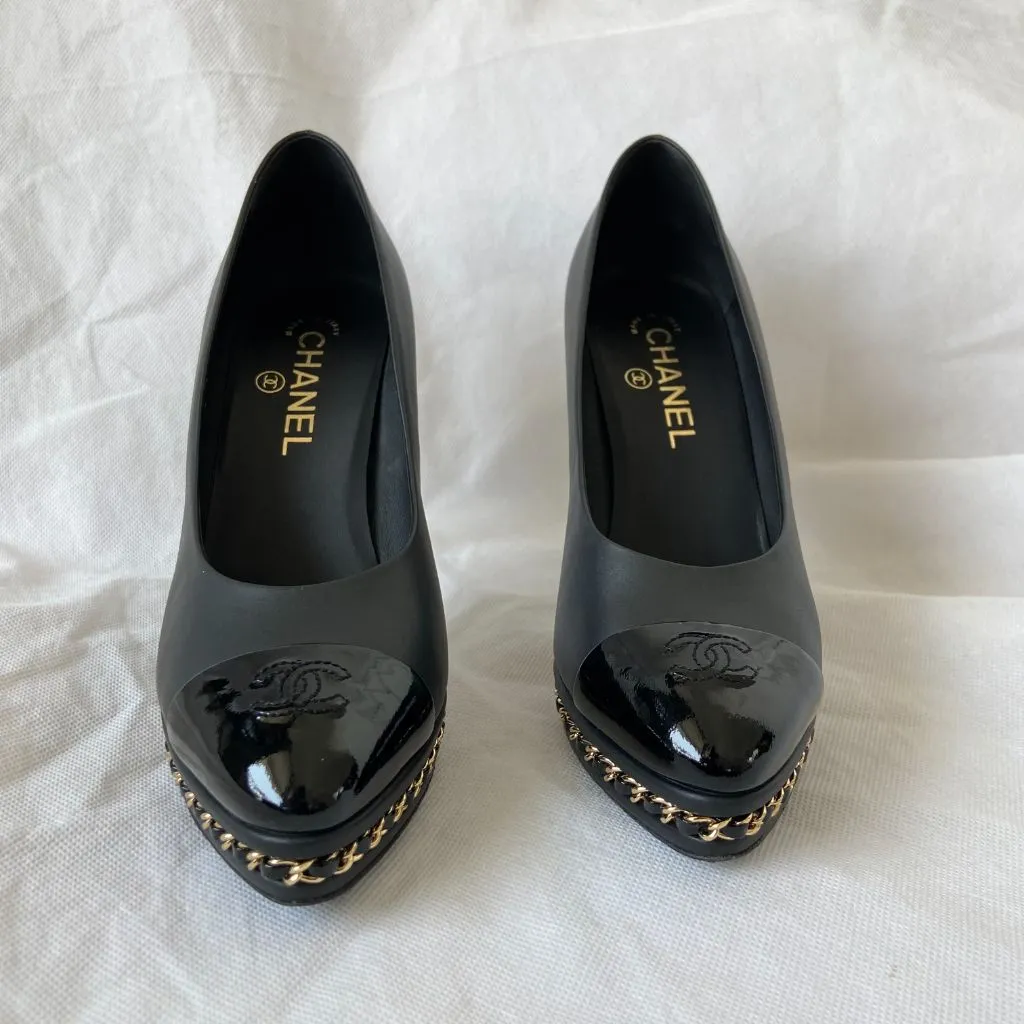 Chanel black patent with chain detail pumps, Women's 38.5 C