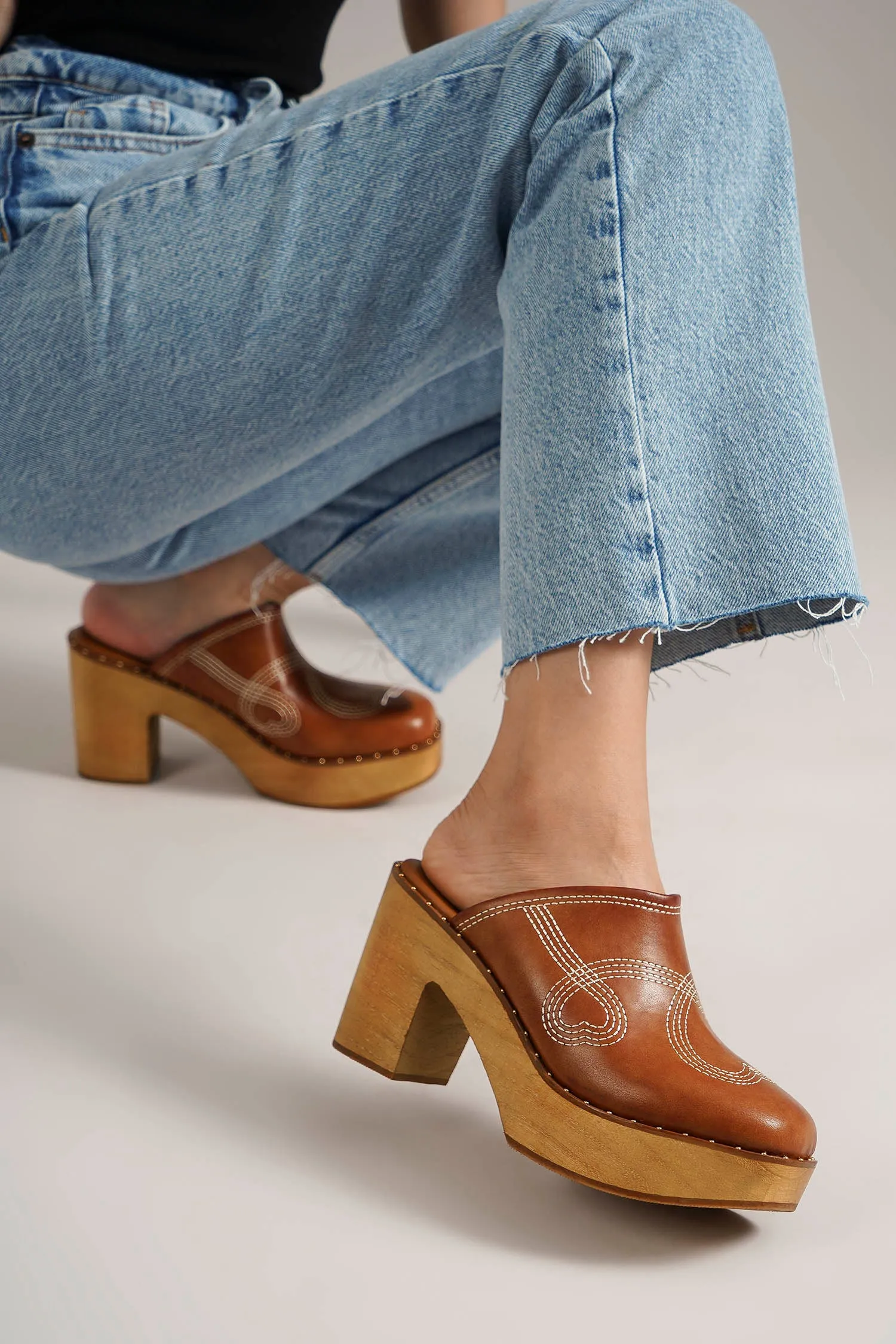 PRESLEY-28 Retro Chic Wooden Platform Clogs