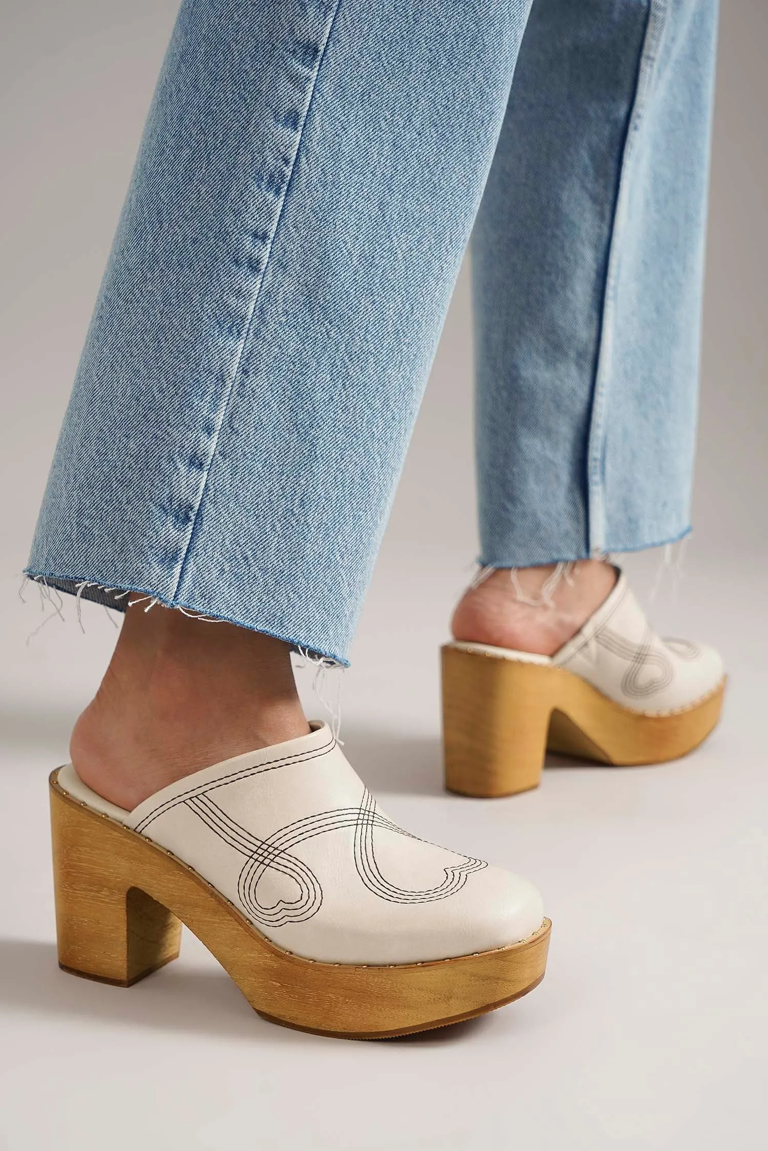 PRESLEY-28 Retro Chic Wooden Platform Clogs