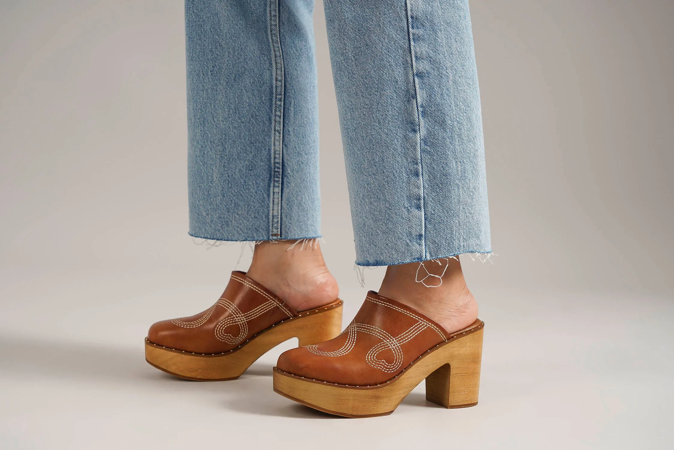 PRESLEY-28 Retro Chic Wooden Platform Clogs